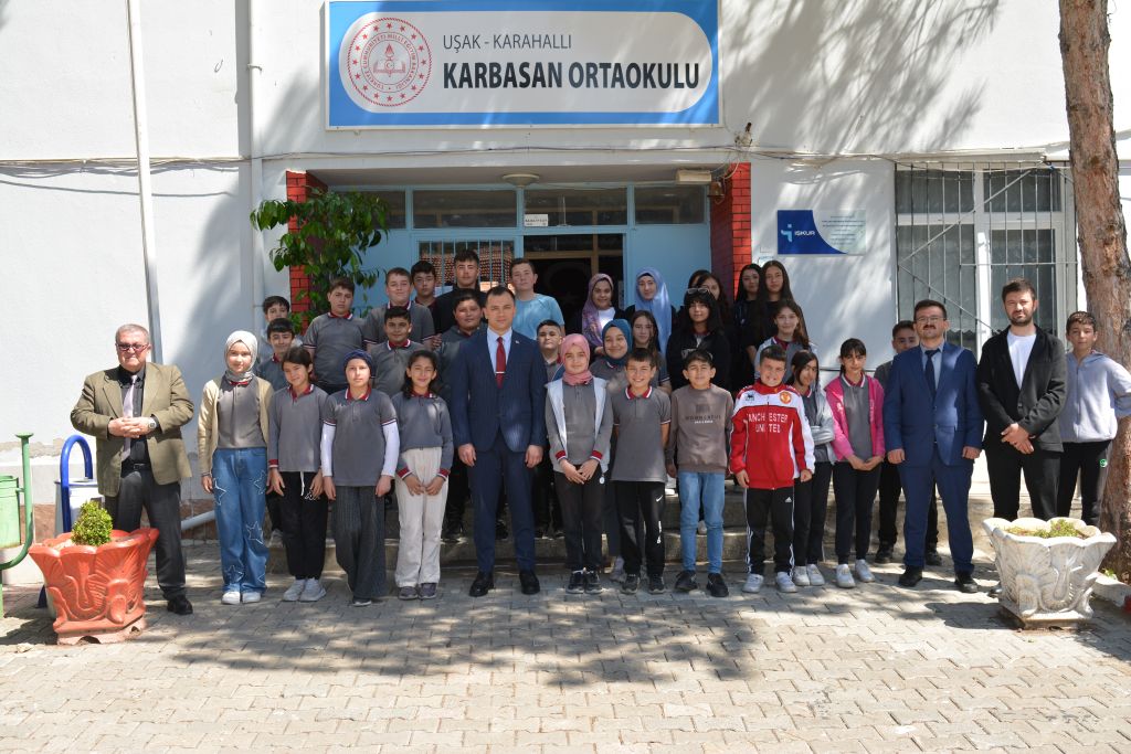 Kaymakamımız Sn. Alper Kırgıl, Karbasan İlk ve Ortaokulunda Düzenlenen Kariyer Günleri Programında Öğrencilerle Buluştu